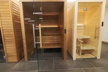 Auroom Cala Glass, on the showroom floor: The Cala Glass between its neighbours on the showroom floor, door closed.