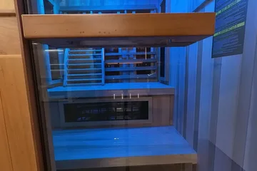 Finnmark FD4 Trinity, in the showroom: The FD4 from the showroom floor, the colour light on inside.