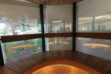 Haljas Hele Single, beside the heater: Standing in the middle: the bench all the way around, the glass walls, the log-end ceiling.