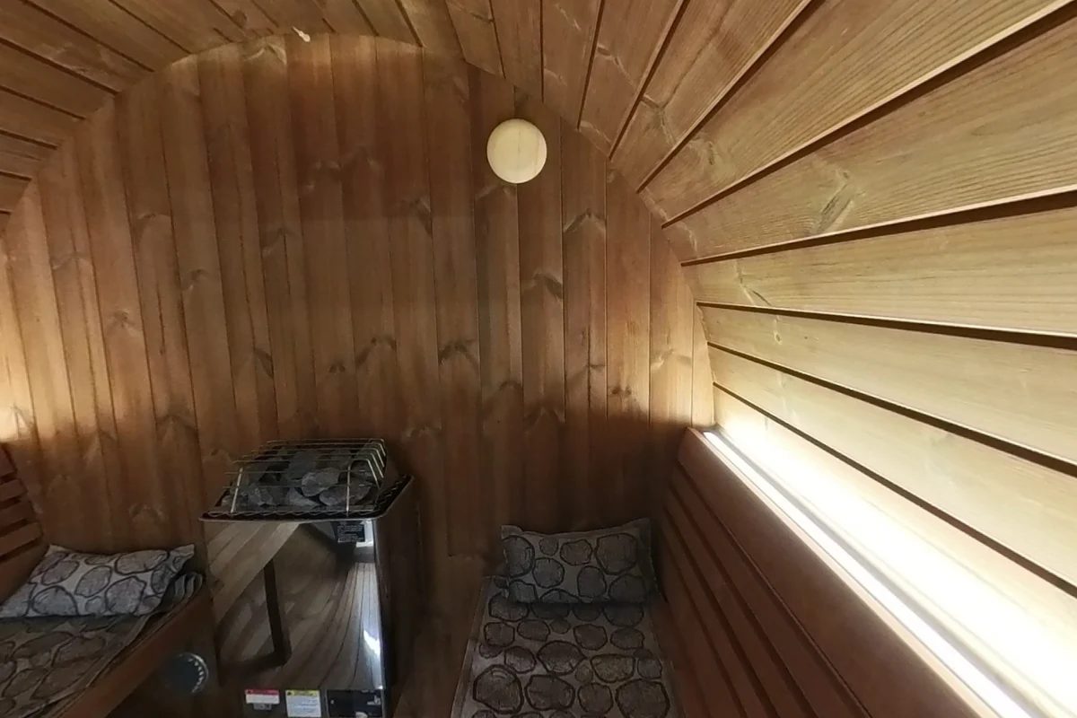 The E7G backrest follows the barrel wall.