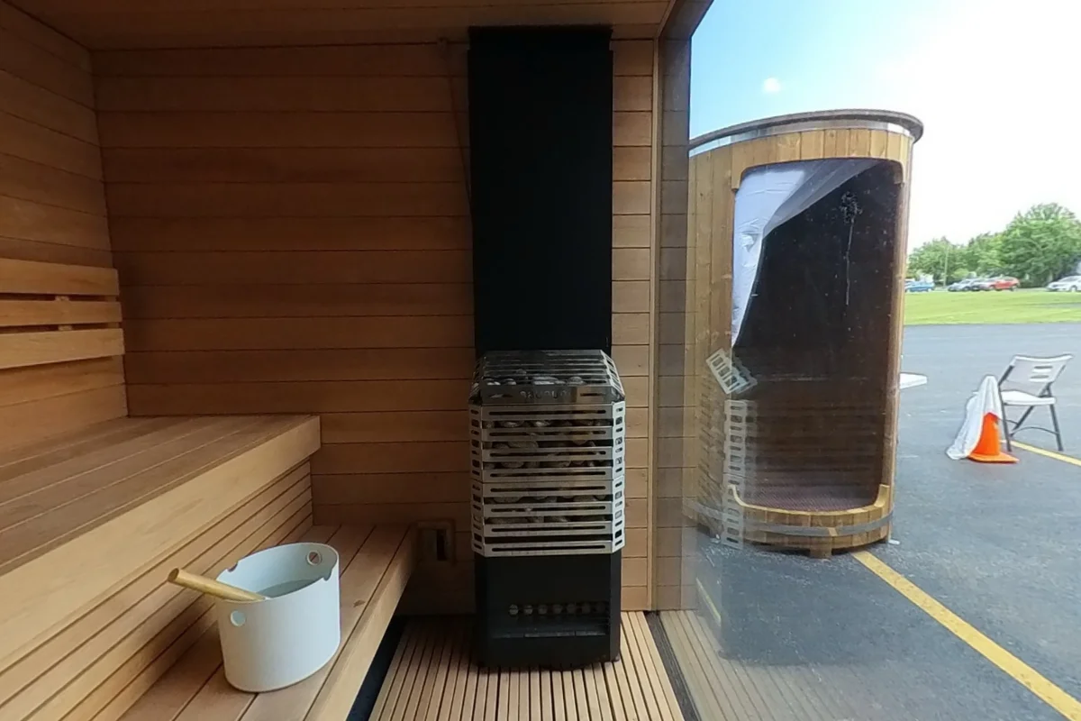 The outdoor G6 has benches beside the front glass.