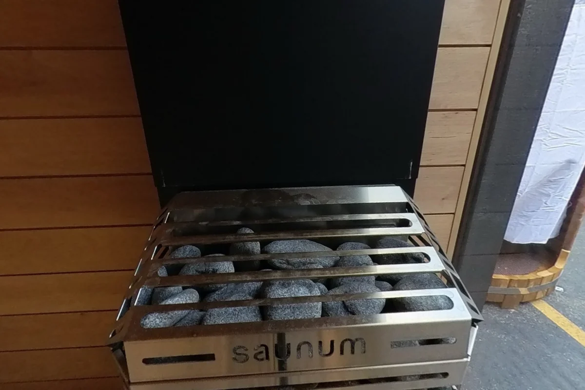 Saunum stone basket and air column in the photographed G6.