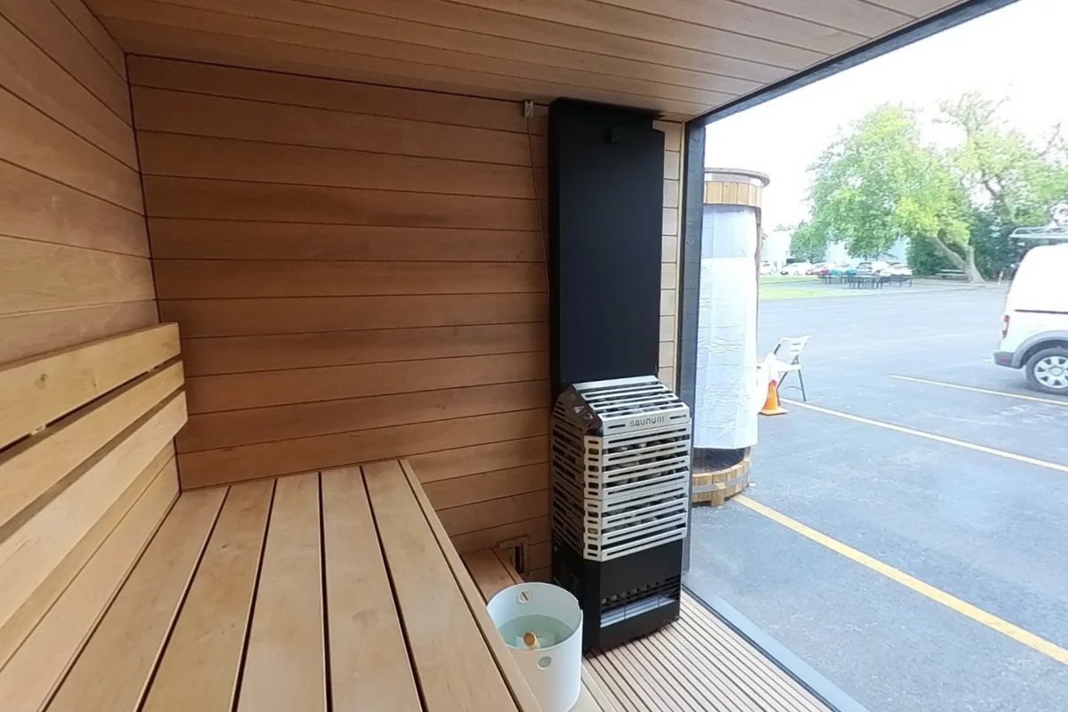 The G6 upper-bench viewpoint toward the window and heater.