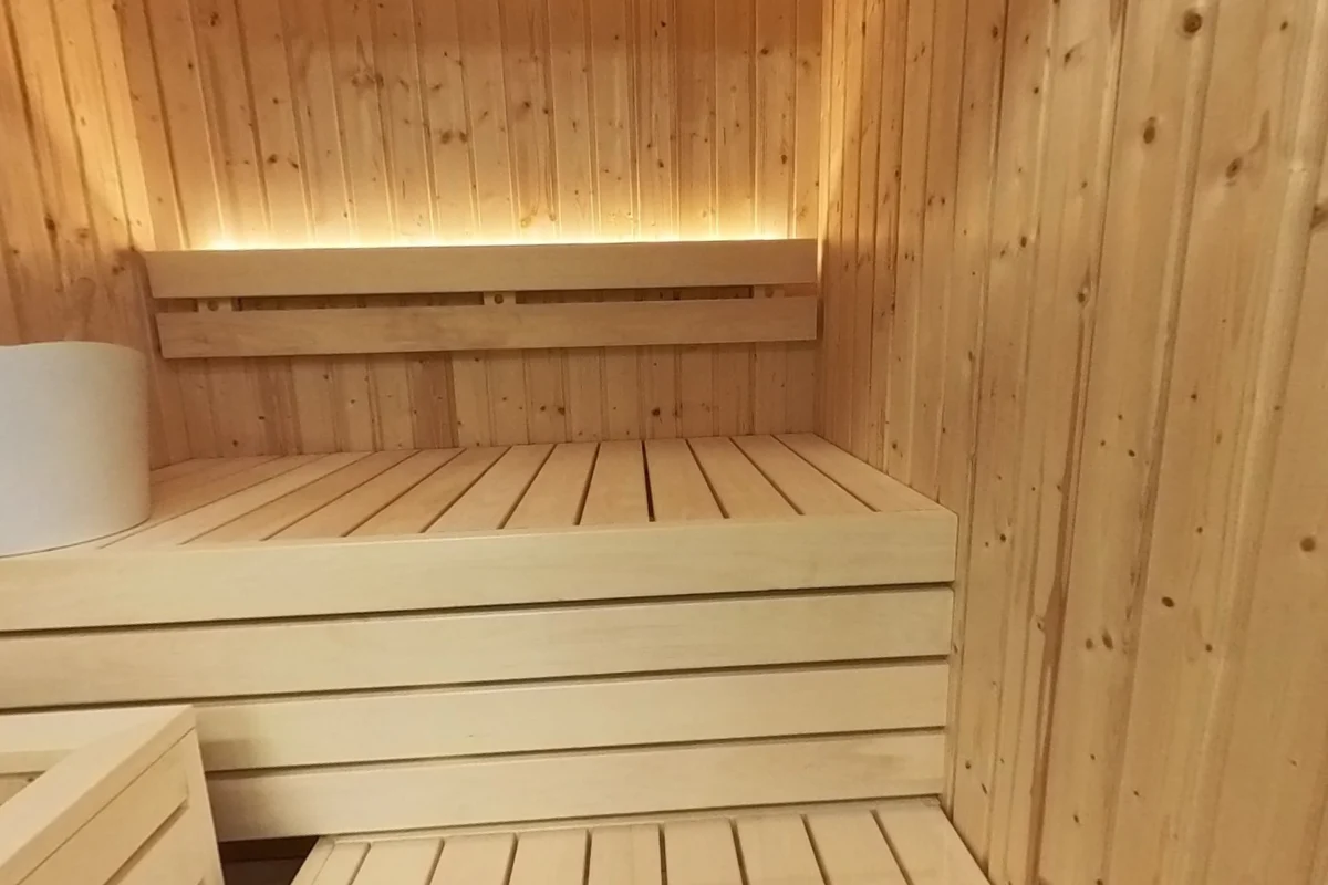 X2 upper seat, lower tier and entry step.