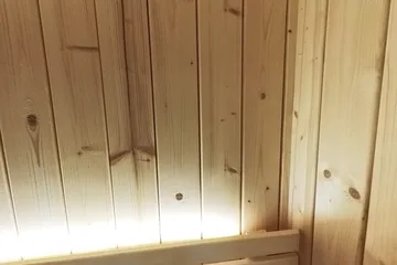 SaunaLife X6, bench corner: Look along the bench from the corner of the sauna.