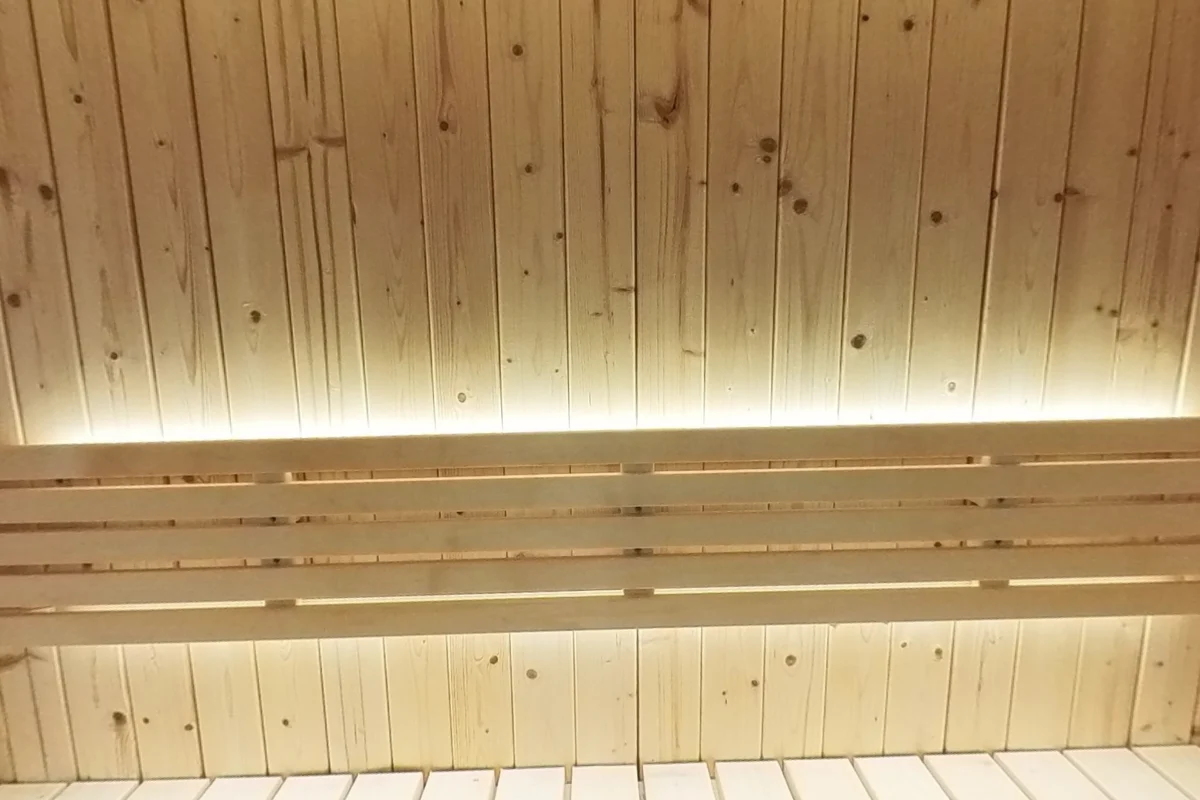 The illuminated backrest above the long X7 bench.
