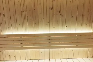 SaunaLife X7, on the bench: Look across the benches toward the entry and heater.