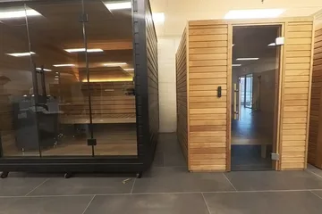 Sauna showroom 360° photo, glass-front sauna display