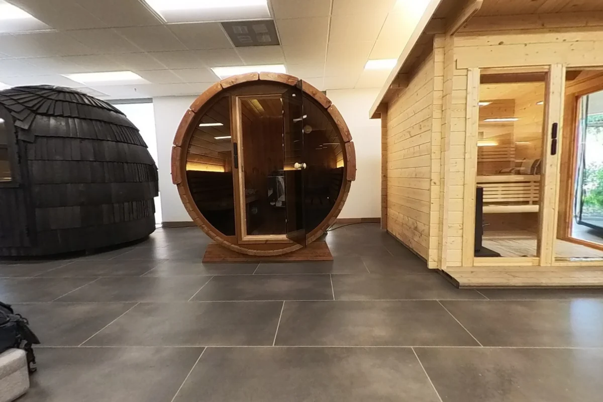 Sauna showroom 360° photo, barrel sauna display