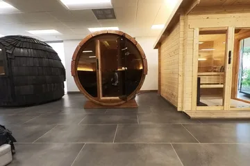 Sauna showroom 360° photo, barrel sauna display