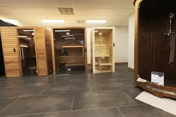 Sauna showroom 360° photo, outdoor shower display