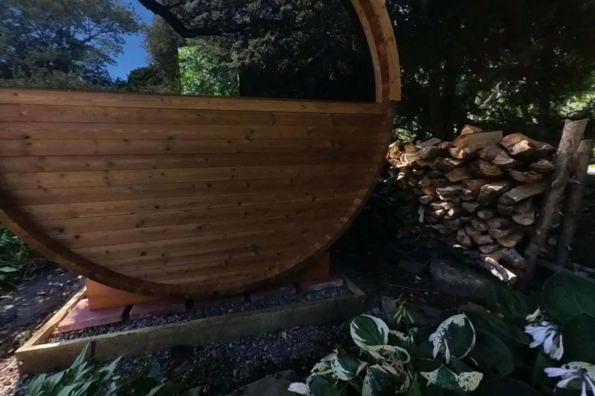 The upper rear window in the circular Thermory Barrel 60 end wall.